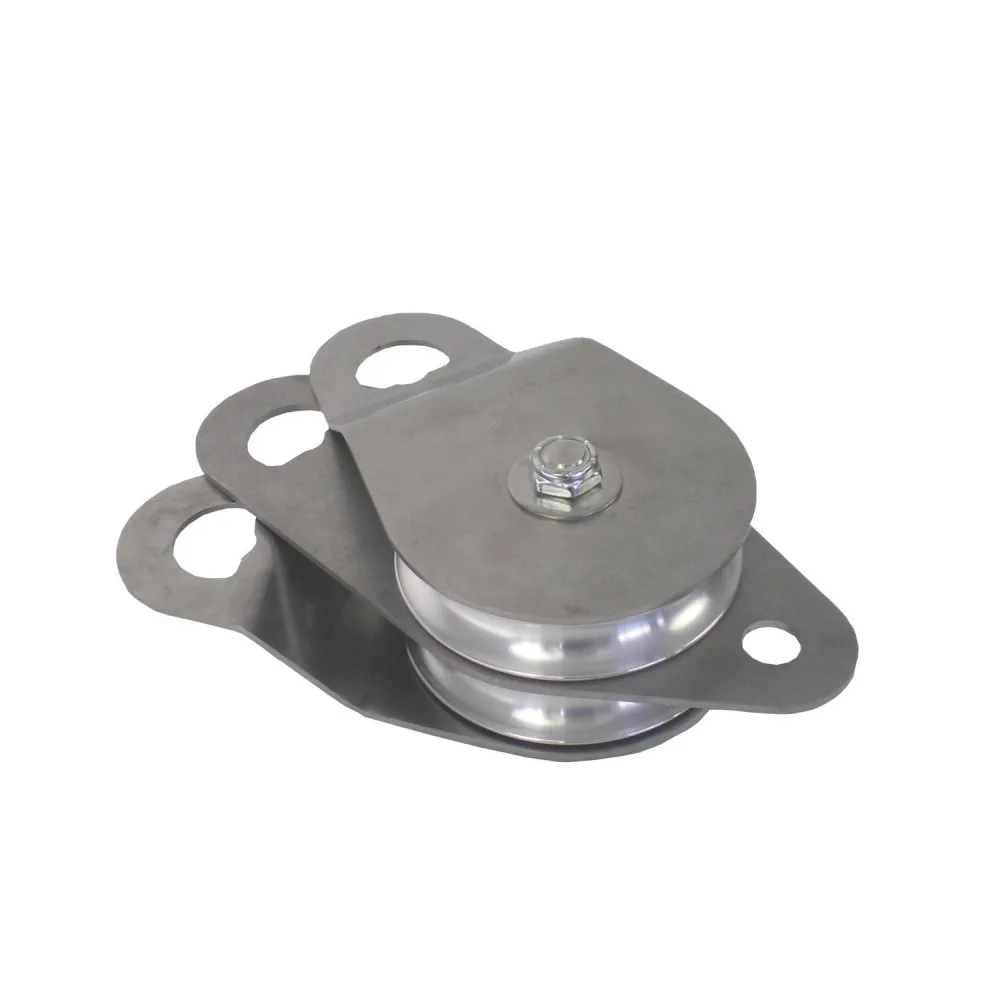Doppelte Umlenkrolle mit schwenkbarer Seitenabdeckung aus rostfreiem Edelstahl. 2 Aluminiumrollen mit 100 mm Durchmesser. Grenzlast 44kN, für 6 - 13mm Seile, CE -zertifiziert