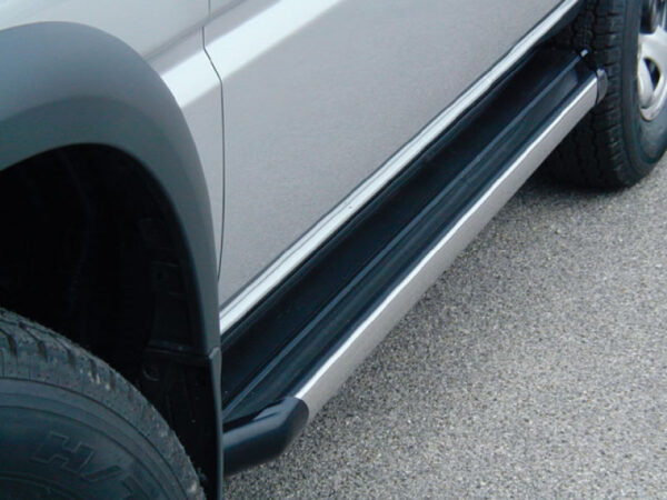 Trittbretter set 60mm Terrano II Edelstahl Bj:ab 2002 3-trg.