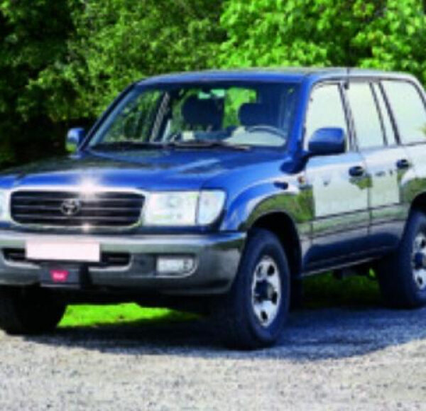 Windenanbausatz "Hidden" Toyota Landcruiser J100 -02