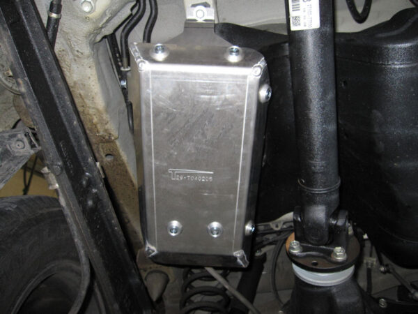 UNTERFAHRSCHUTZ SUZUKI JIMNY AB 2018, KRAFTSTOFFPUMPE