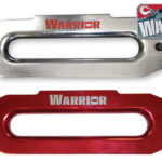 Aluminiumseilfenster Warrior rot mit silberfarbenem Logo