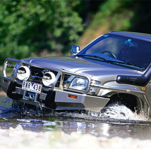 ARB-Windenstoßstange Hilux '02-'05, mit  Verbreiterungen, mit Airbag