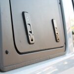 Front Runner Aluminium Gullwing Fenster (rechte Seite) für den Toyota Land Cruiser 70