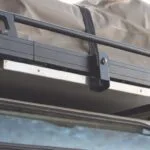 Front Runner Arbeits-Tisch mit Waschbecken Mit Unterbauschiene für den Slimline II