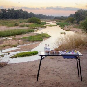 Pro Edelstahl Beistelltisch mit faltbarem Waschbecken - von Front Runner