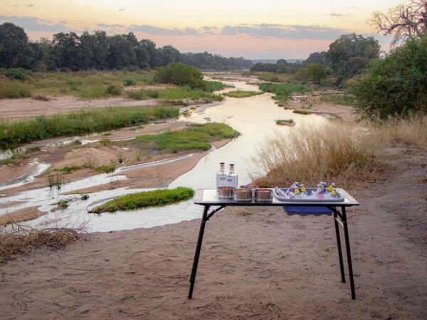 Pro Edelstahl Beistelltisch mit faltbarem Waschbecken - von Front Runner